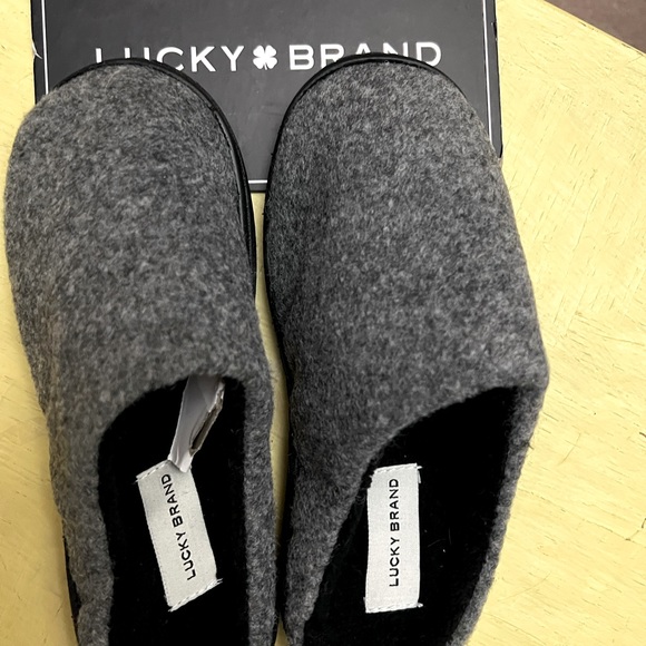 Lucky Brand Other - Lucky Brand Youth slippers - Brand New - dark gray/blk bottoms - Youth sz 2-3